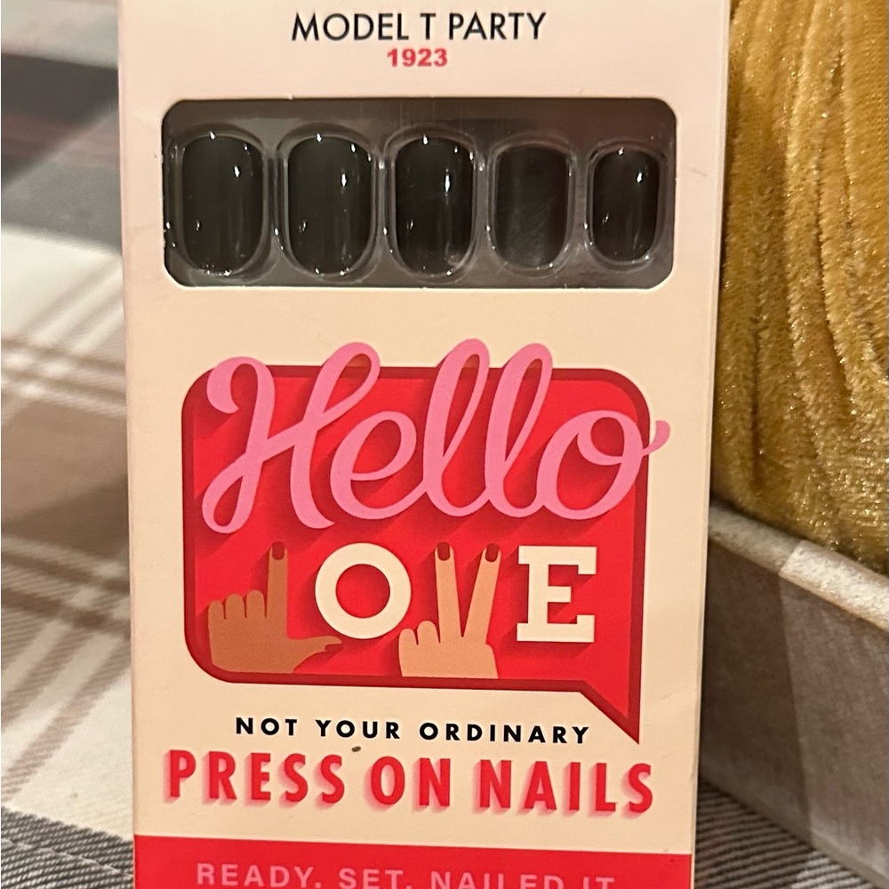Hello Love Black Press On Nails